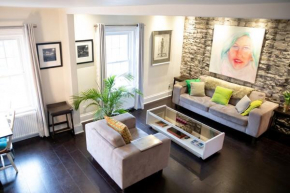 Spacious Historic Downtown Stableman's House Loft